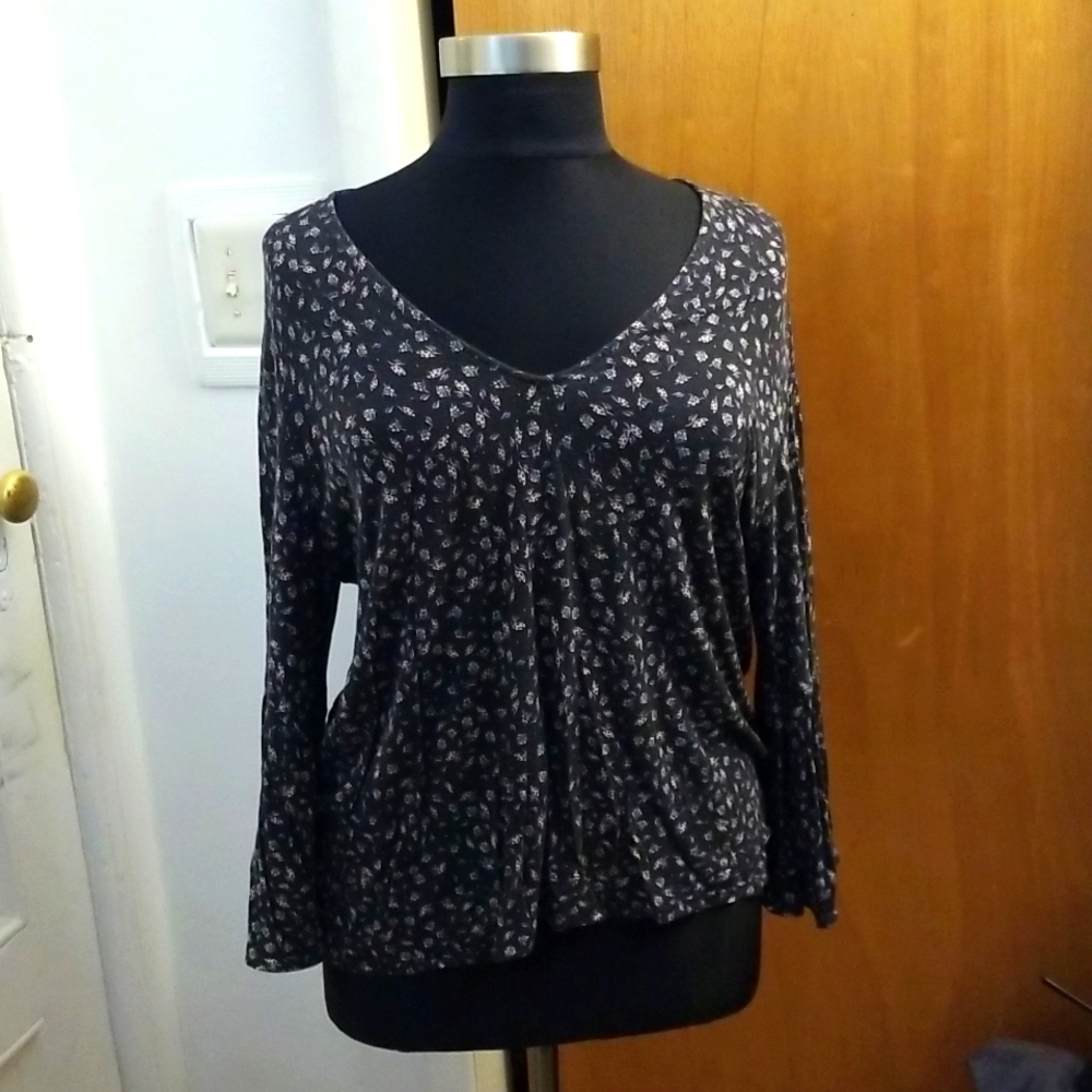 🌼 H&M Floral Bell Sleeve Shirt